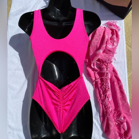 One piece Monokini Swimsuit/Bathingsuit-NEW - Picture 5 of 9